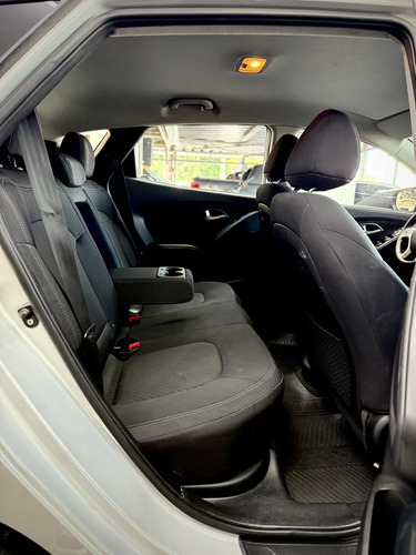 Hyundai Tucson 2.0 Gl 6at 2wd - foto 9